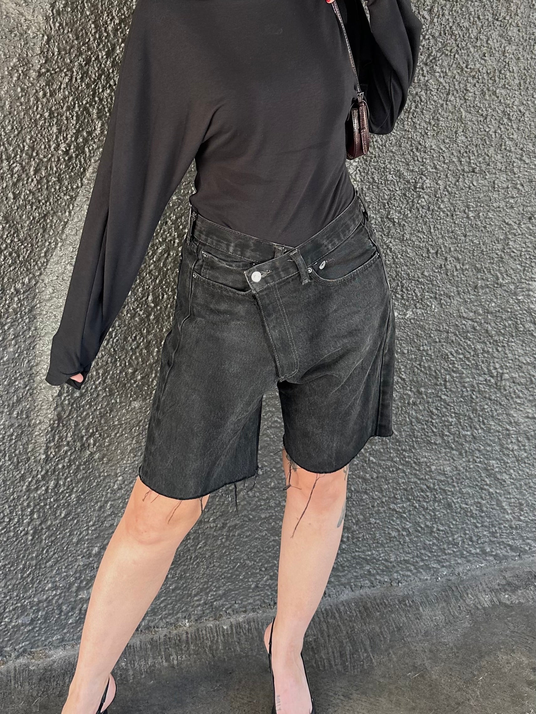 CROSSOVER SHORT - BLACK